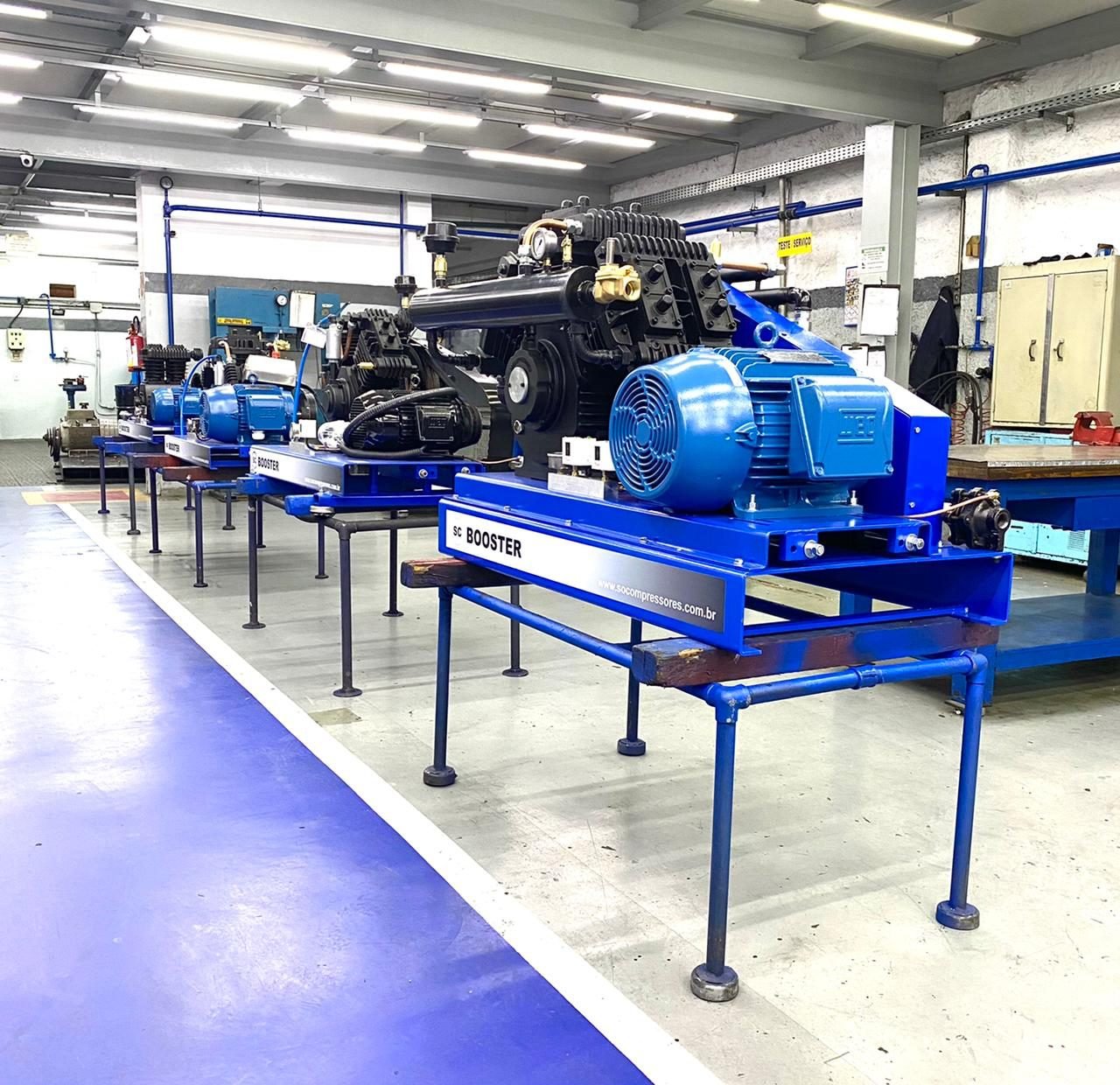 Detalhe de equipamento na fábrica Só Compressores